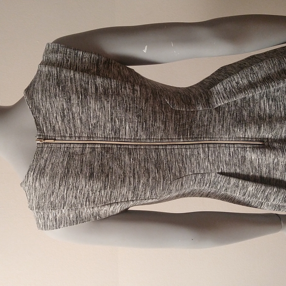 Beautifully Cut Fitted Dress - Picture 5 of 6